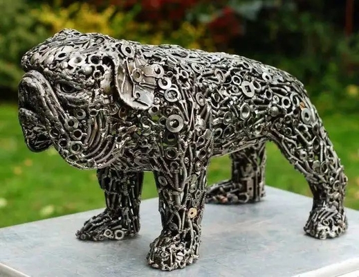 Ornamentos abstractos animales de las esculturas de extracto del metal blanco