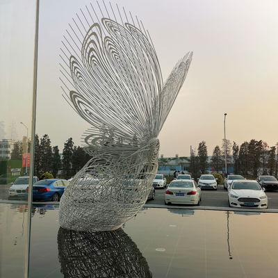 Escultura inoxidable tejida tubo del alambre de acero de la escultura de la fuente de agua del metal de la mariposa